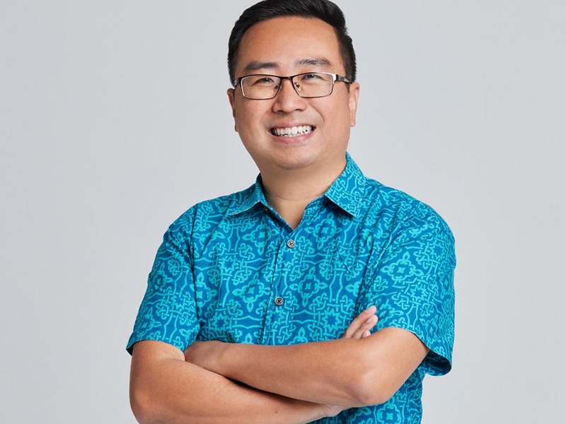 LTT CFO senior advisory partner - Chartered Accountant and Fractional CFO in professional business suit